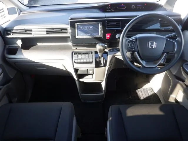 ステップワゴン(ホンダ)の車両写真
