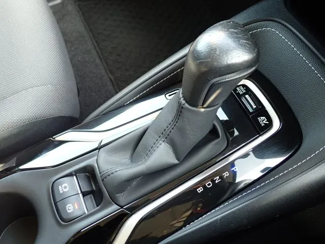 カローラ ツーリング ハイブリッド(トヨタ)の車両写真