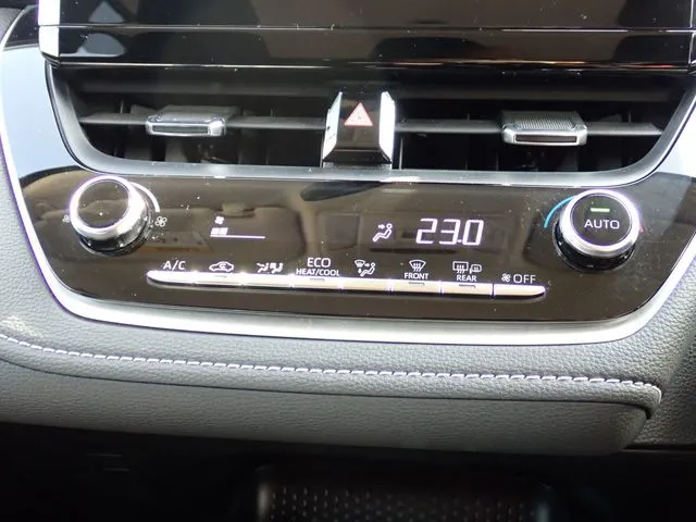 カローラ ツーリング ハイブリッド(トヨタ)の車両写真