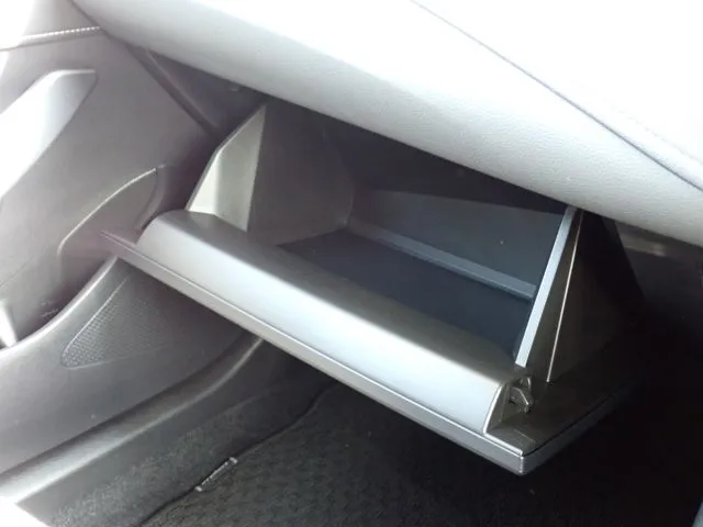 カローラ ツーリング ハイブリッド(トヨタ)の車両写真