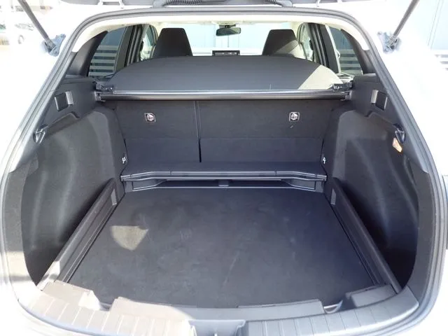 カローラ ツーリング ハイブリッド(トヨタ)の車両写真