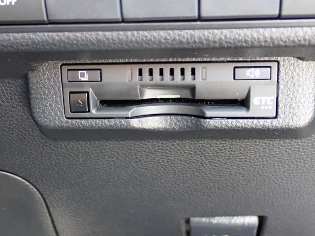 カローラ ツーリング ハイブリッド(トヨタ)の車両写真