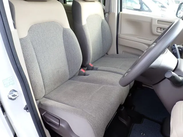 N BOX(ホンダ)の車両写真