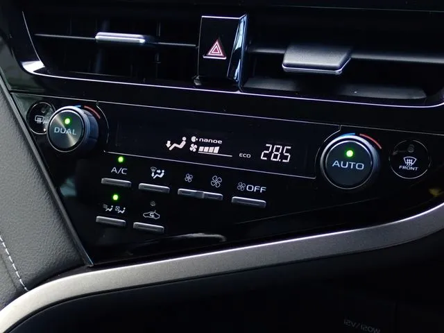 カムリ　ハイブリッド（トヨタ）の車両写真