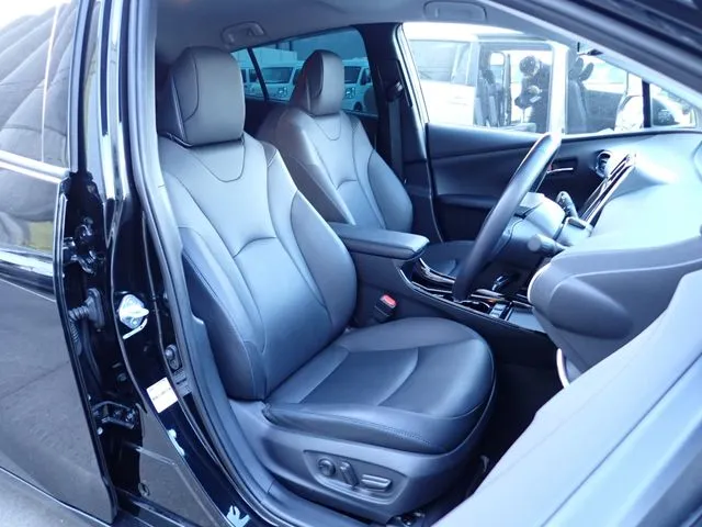 プリウス（トヨタ）の車両写真