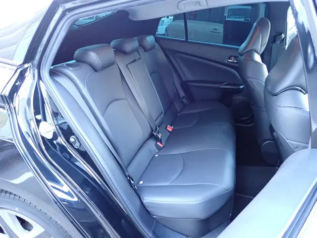 プリウス（トヨタ）の車両写真