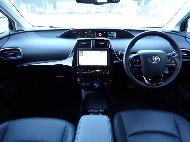 プリウス（トヨタ）の車両写真