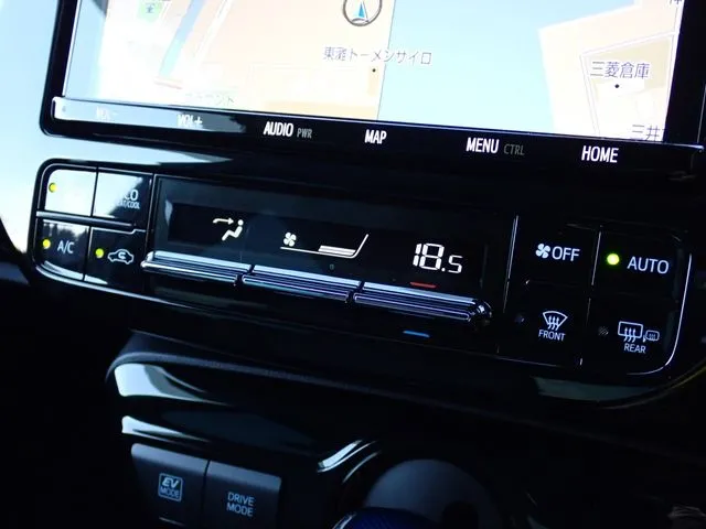 プリウス（トヨタ）の車両写真