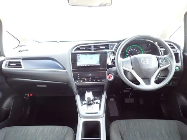 シャトル ハイブリッド(ホンダ)の車両写真