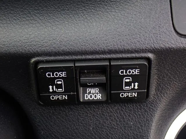 シエンタ(トヨタ)の車両写真