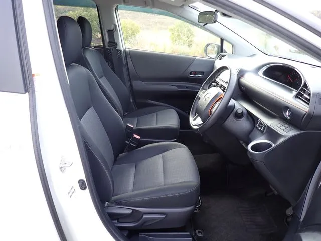 シエンタ(トヨタ)の車両写真