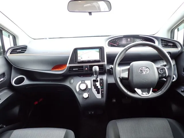 シエンタ(トヨタ)の車両写真