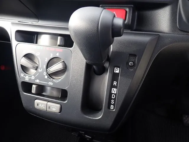 ダイハツ ミラ イース