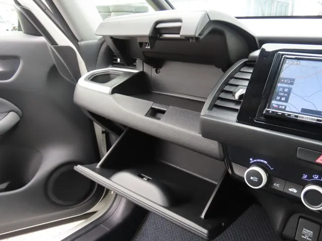 フィット e:HEV(ホンダ)の車両写真