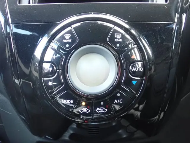 ノート(ニッサン)の車両写真