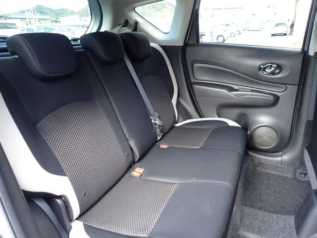 ノート(ニッサン)の車両写真