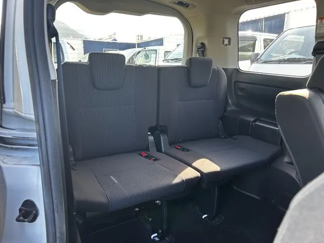 ヴォクシー(トヨタ)の車両写真