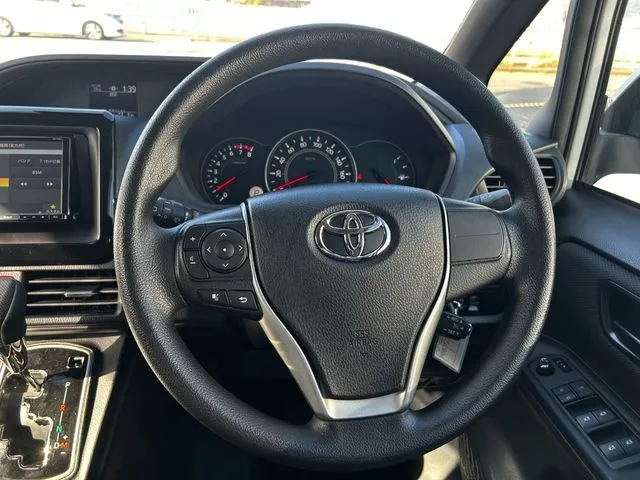 ヴォクシー(トヨタ)の車両写真