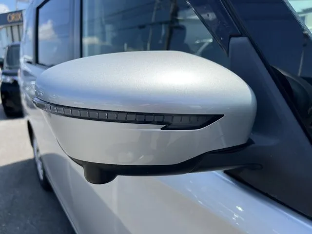 セレナ(ニッサン)の車両写真