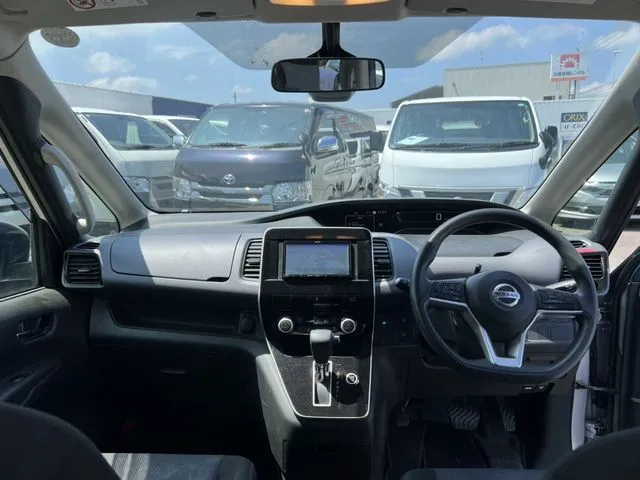 セレナ(ニッサン)の車両写真