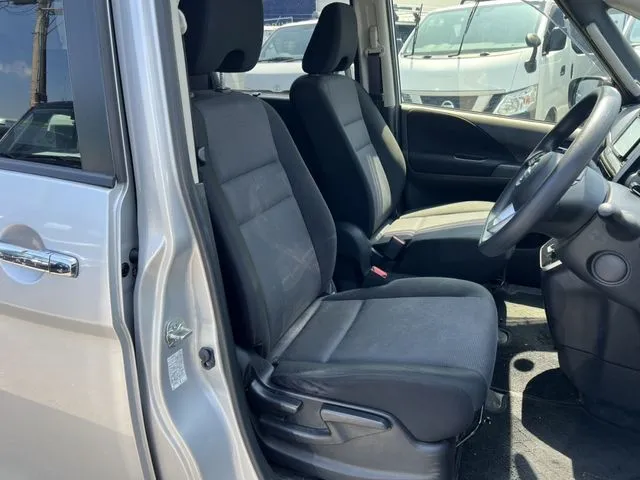 セレナ(ニッサン)の車両写真