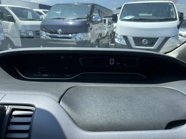 セレナ(ニッサン)の車両写真