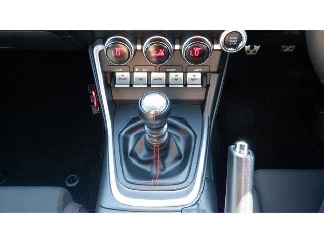 BRZ(スバル)の車両写真