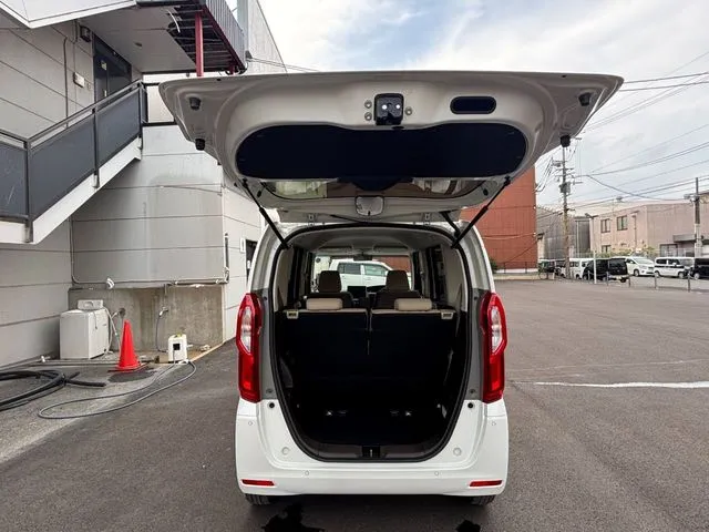 N BOX(ホンダ)の車両写真