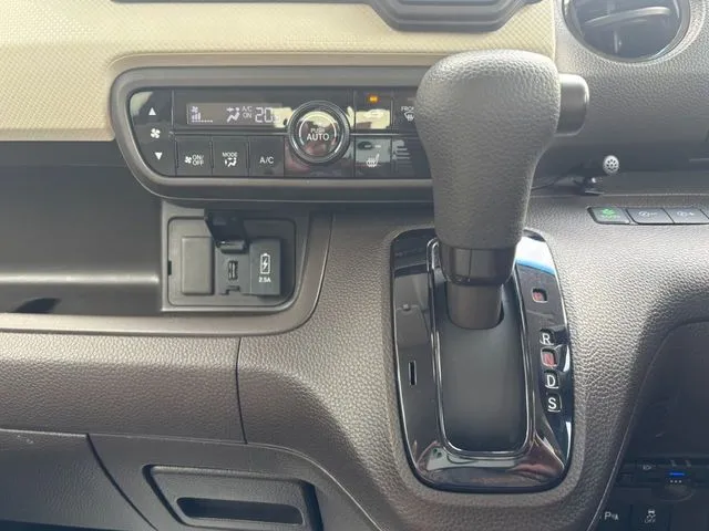 N BOX(ホンダ)の車両写真