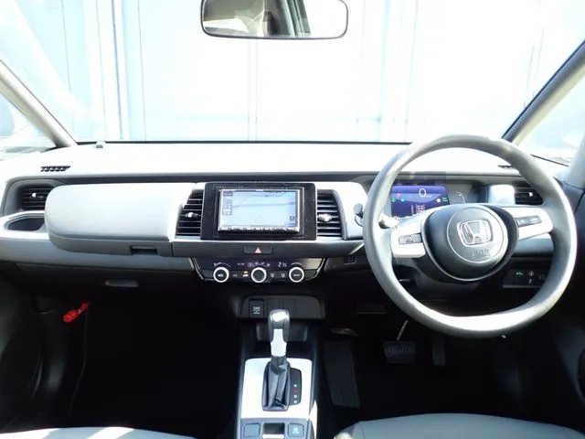 フィット e:HEV(ホンダ)の車両写真