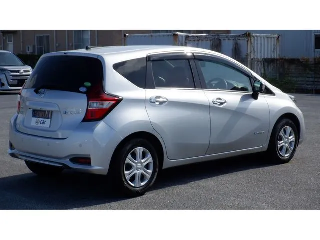 ノート(ニッサン)の車両写真