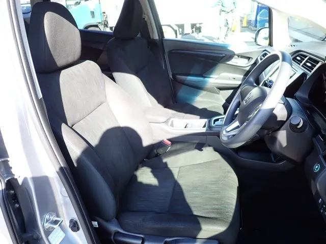 シャトル ハイブリッド(ホンダ)の車両写真