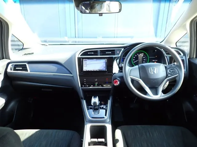 シャトル ハイブリッド(ホンダ)の車両写真