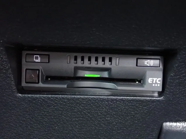 カローラフィールダー ハイブリッド(トヨタ)の車両写真