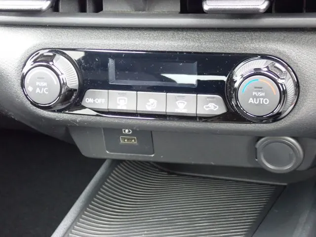 ノート(ニッサン)の車両写真