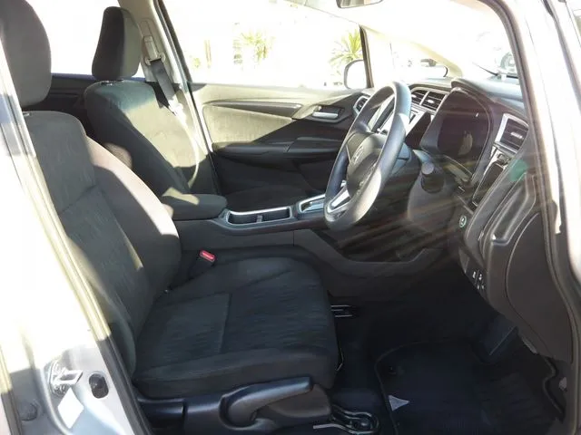 シャトル ハイブリッド(ホンダ)の車両写真