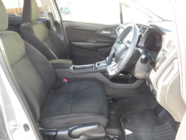 シャトル ハイブリッド(ホンダ)の車両写真