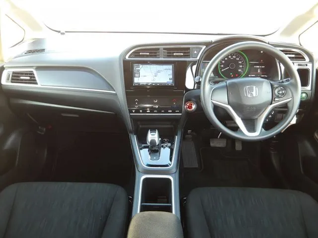 シャトル ハイブリッド(ホンダ)の車両写真