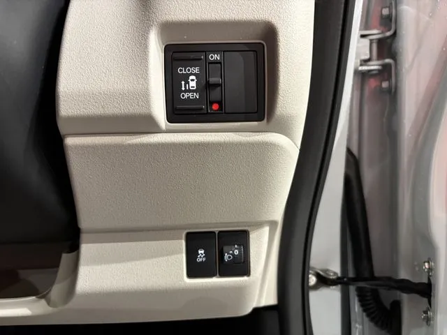 N BOX(ホンダ)の車両写真