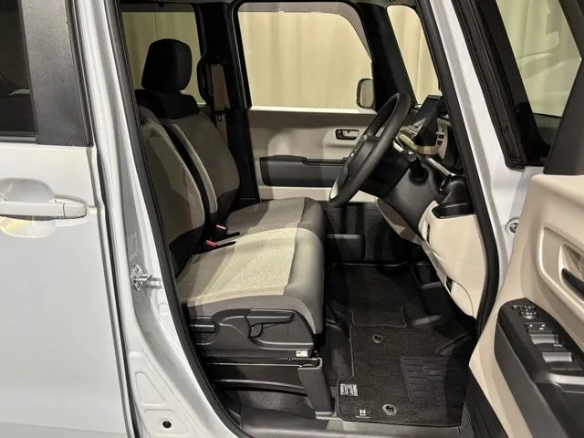 N BOX(ホンダ)の車両写真