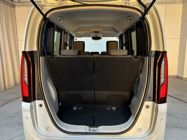 N BOX(ホンダ)の車両写真