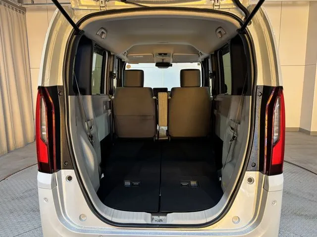 N BOX(ホンダ)の車両写真