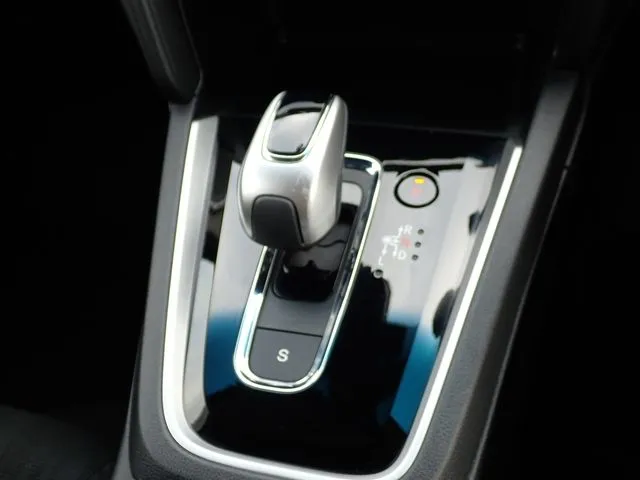 シャトル　ハイブリッド（ホンダ）の車両写真