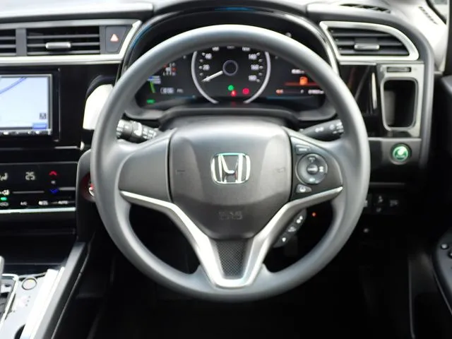 シャトル　ハイブリッド（ホンダ）の車両写真