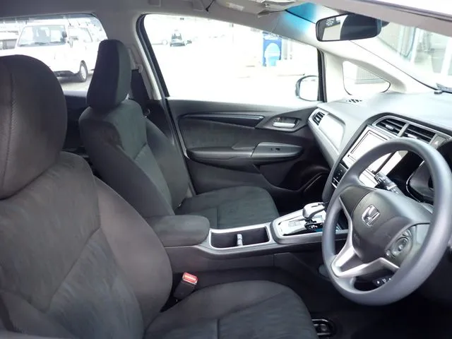 シャトル　ハイブリッド（ホンダ）の車両写真