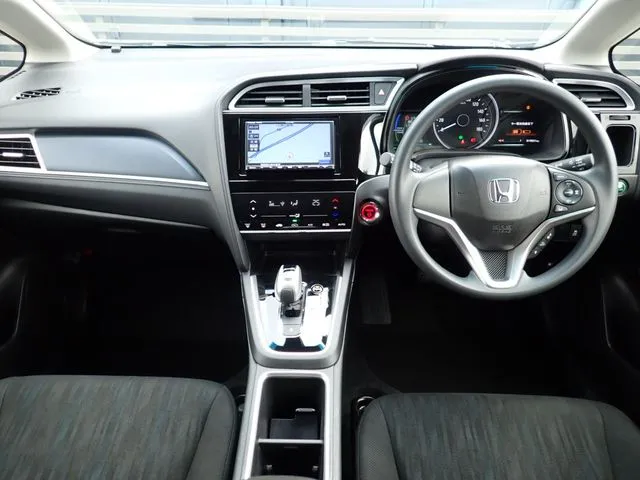 シャトル　ハイブリッド（ホンダ）の車両写真