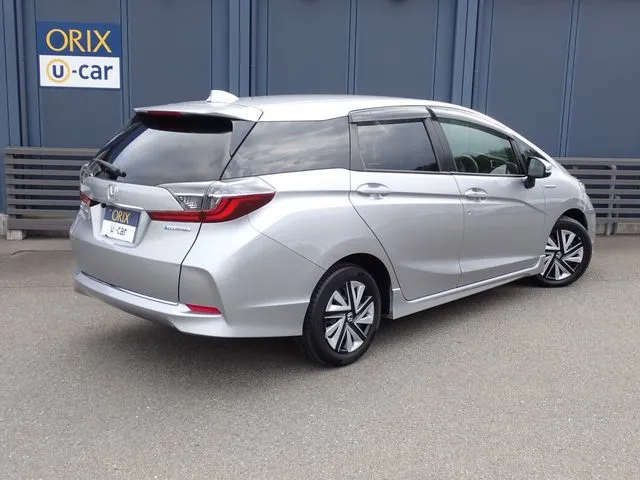 シャトル　ハイブリッド（ホンダ）の車両写真