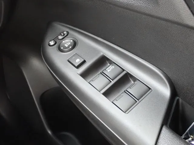 シャトル　ハイブリッド（ホンダ）の車両写真