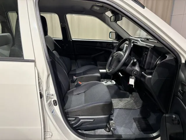 プロボックスバン 4WD(トヨタ)の車両写真