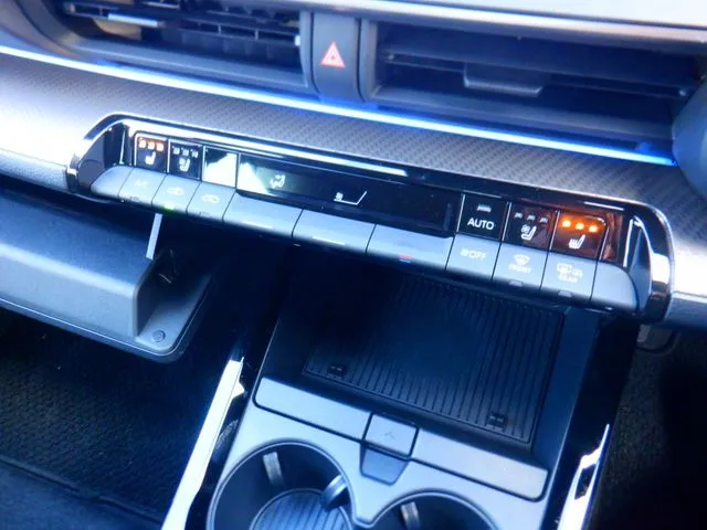 プリウス 4WD(トヨタ)の車両写真